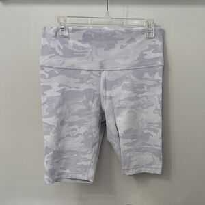 lululemon athletica Women's Camouflage Bike Shorts - Light Gray